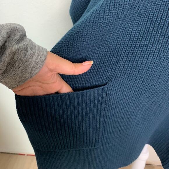 Cabi Chuncky Knit Sweater With detachable Neck Line - Picture 4 of 11